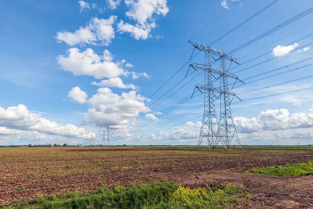 Hoogspanningslijnen en elektriciteitsinfrastructuur in Nederland als context voor netcongestie
